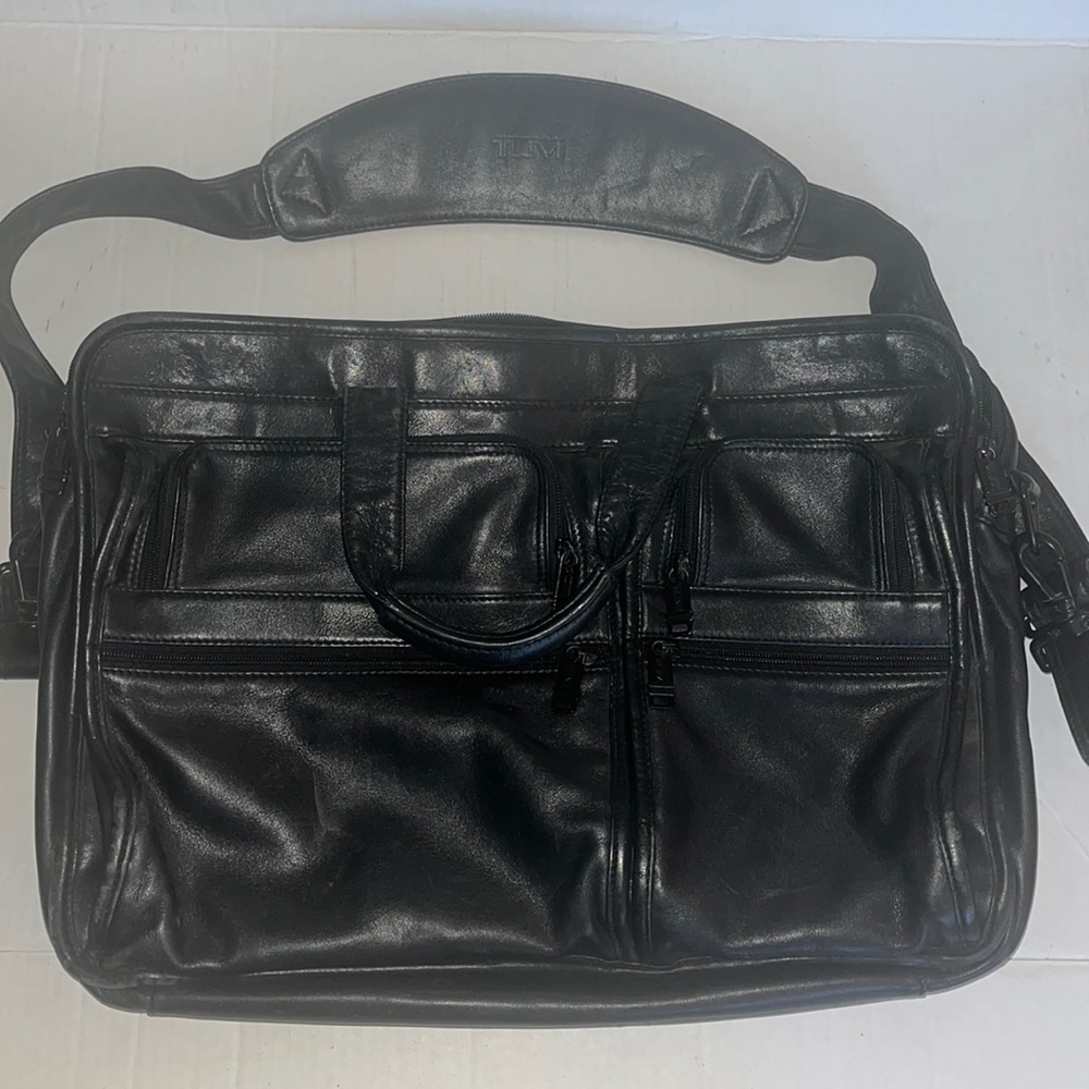 Tumi Alpha Black Genuine Leather Expandable Briefcase 904D3
